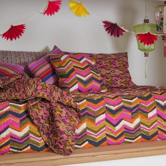 Erica Tanov Queen Quilt & 2 King Pillow Cases & 2 Throw Pillows Echoed Zig Zag - Picture 3 of 12